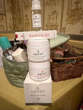 Revive Day Cream & Tea Tree Cream Balsam - White